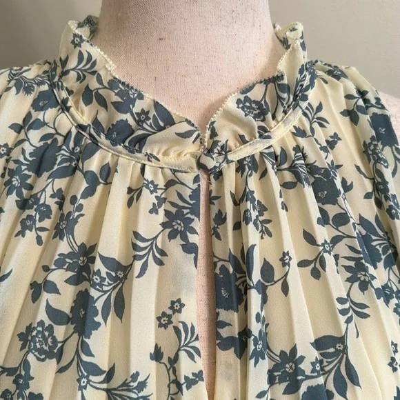 LOFT Light Yellow and Blue Floral Pleated Dress in XS/S - Picture 5 of 11
